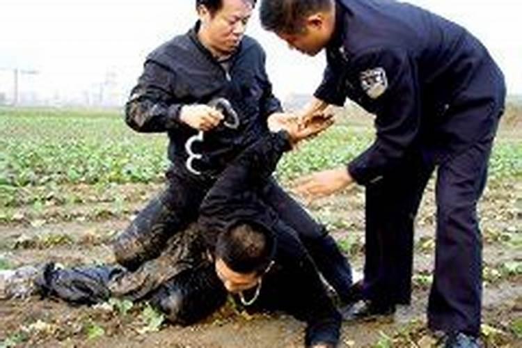 梦见前男友被抓进监狱