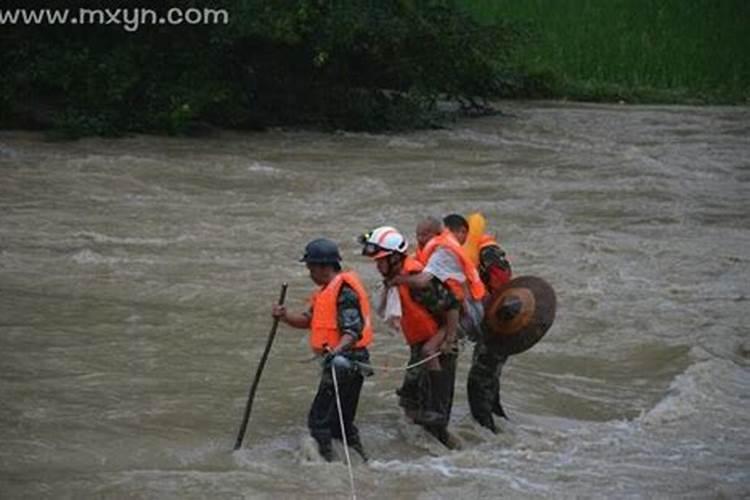 梦见发大水我成功逃跑还去成功救人