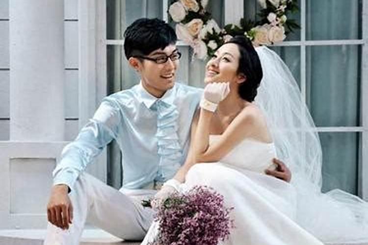 梦见和别人结婚什么意思？