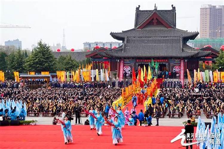 清明节街头祭祖