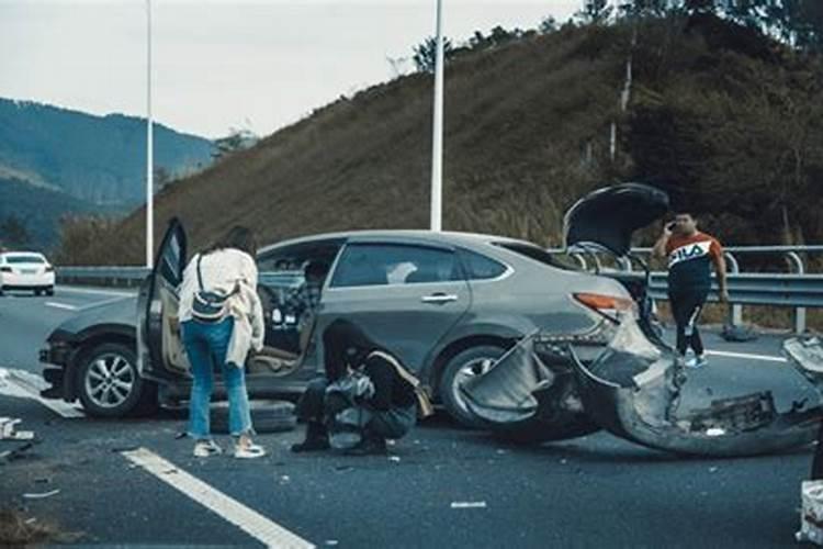 梦到熟人出车祸死了什么预兆