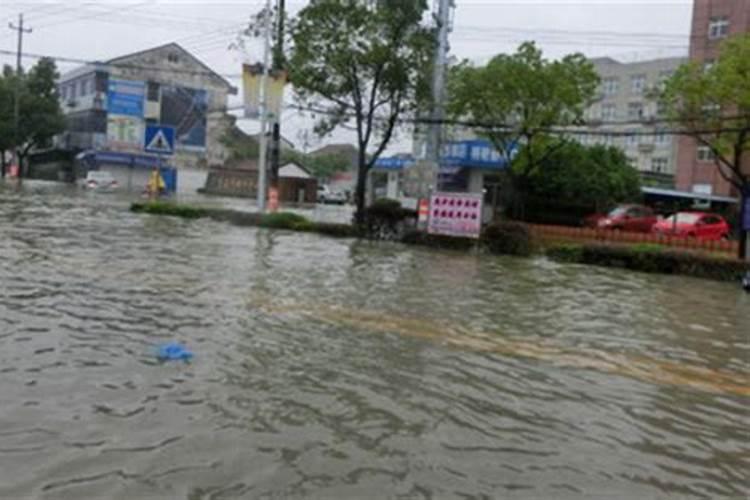 梦见洪水奔涌而来什么预兆解梦