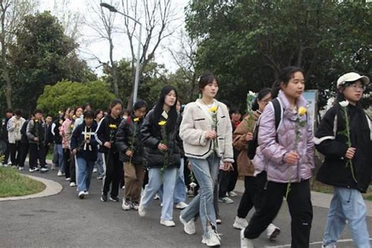 学校清明祭奠