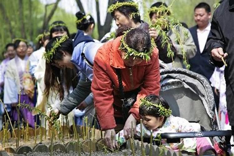 有人认为在清明节人们祭祀