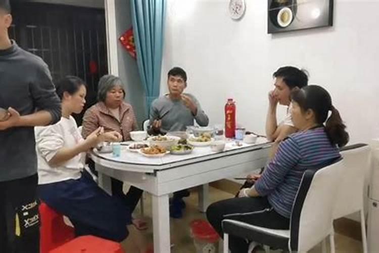 梦见叔婶一起吃饭什么意思啊