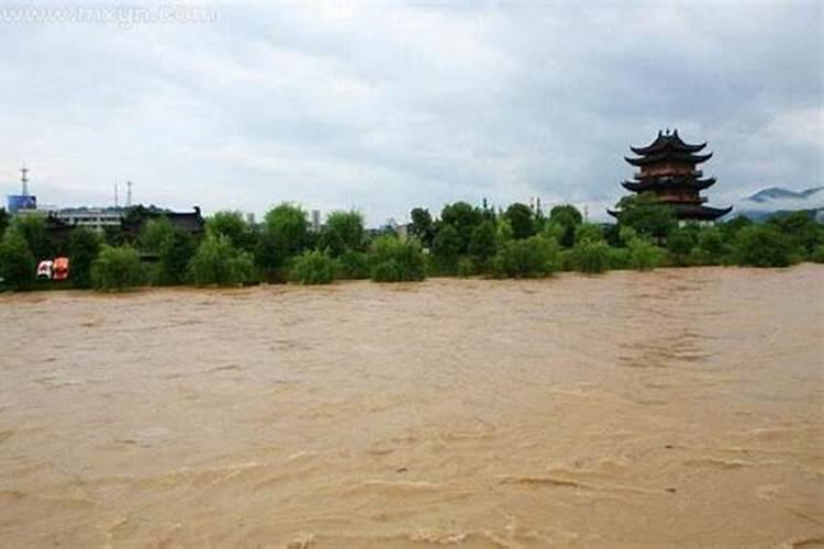 梦见发洪水自己逃跑成功