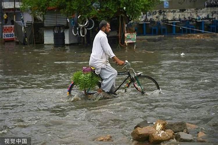 梦见大雨成灾洪水泛滥