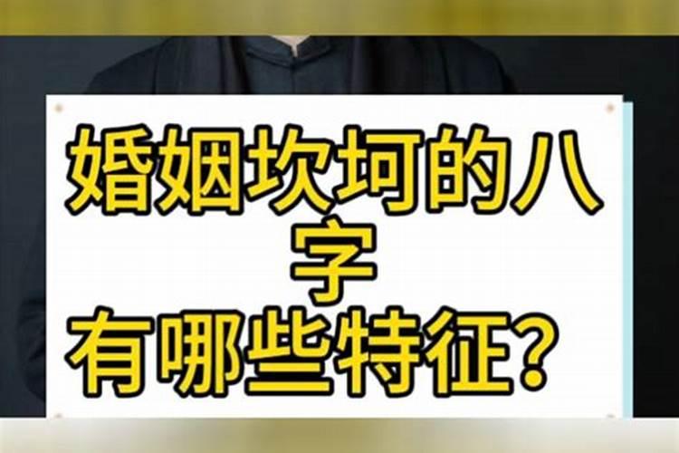 女人梦见鲫鱼在水里游动