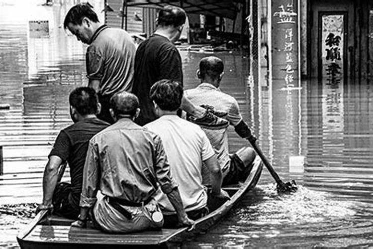 梦见下大雨发大水是什么意思周公解梦