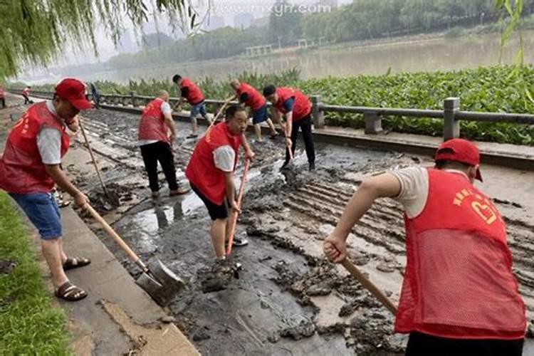 梦见在老家院子里挖土什么意思