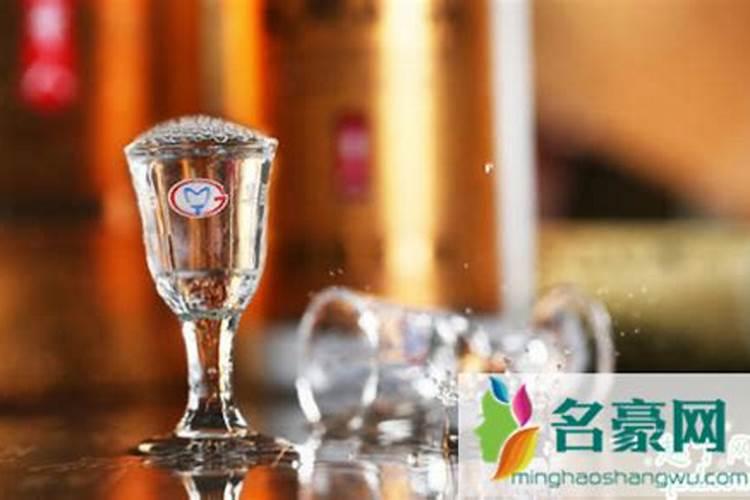 梦见喝白酒怎么回事