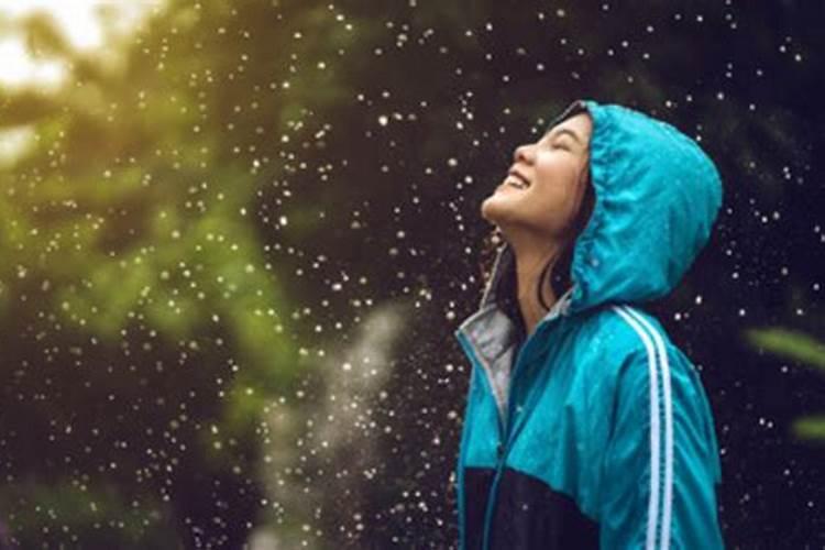 女人做梦梦见下雨好吗