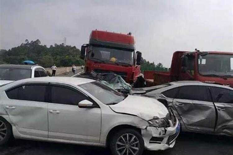 梦见死去的亲人给自己下跪是什么意思