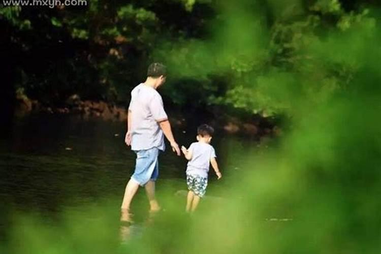 梦见弟弟掉水里死了是什么