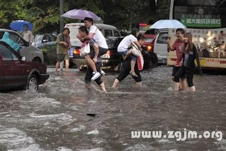 梦到被洪水困住,后来得救了是啥意思