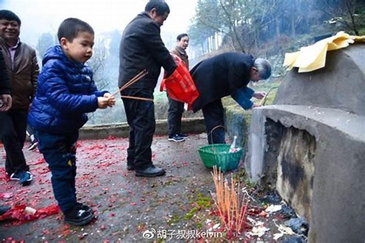 中元节上坟祭奠