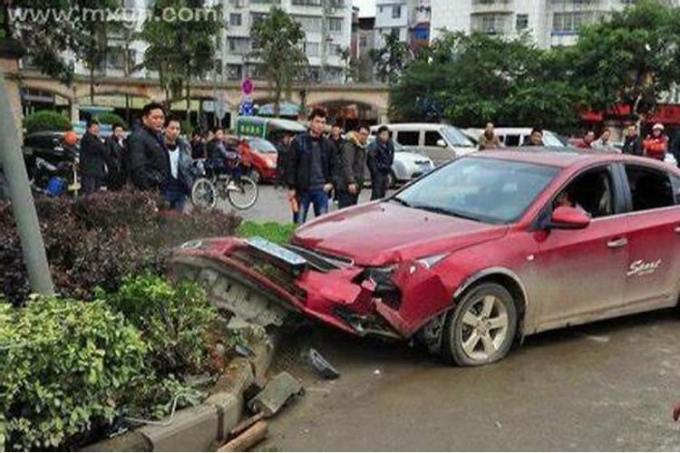 梦见别人出车祸是什么意思,好不好,代表什么意思