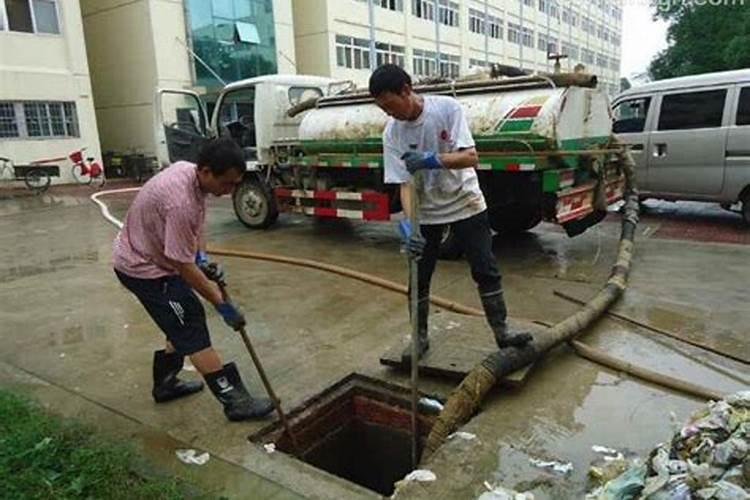 梦见上厕所下水道漏水