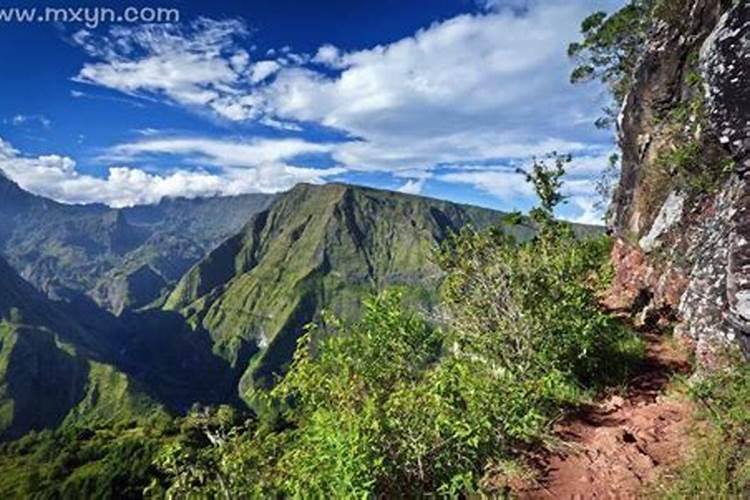 梦见大山美景如仙境