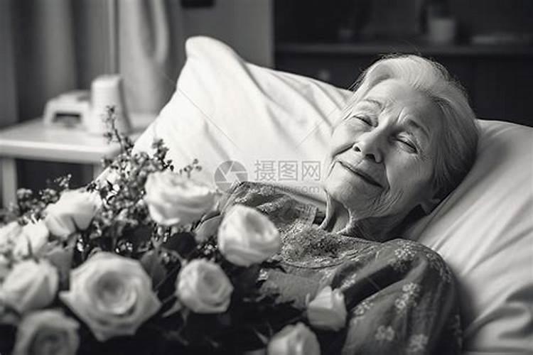 梦见死去的百岁老人还健在