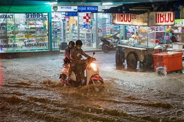 梦到涨大洪水逃难成功