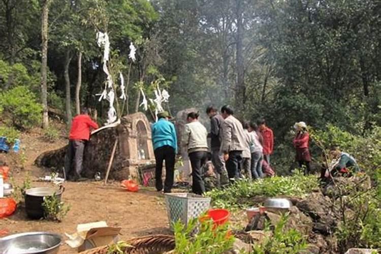 雨打坟头是什么意思