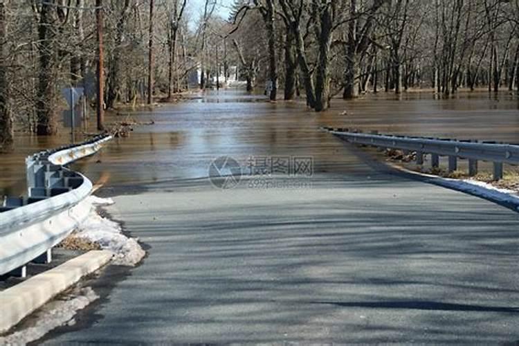 梦见水淹道路是什么意思