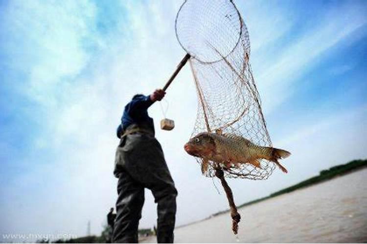 梦见大海发洪水有人被淹死什么预兆