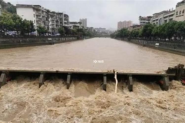 梦见河水上涨还浑浊什么意思