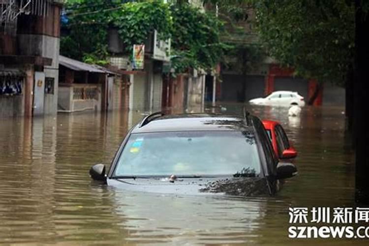 梦见路上被水淹了有办法过去