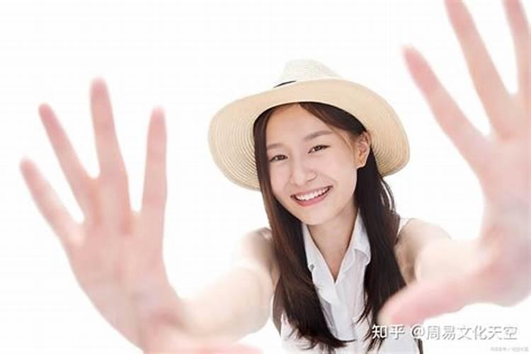 梦见自己抱着女儿哭是什么意思