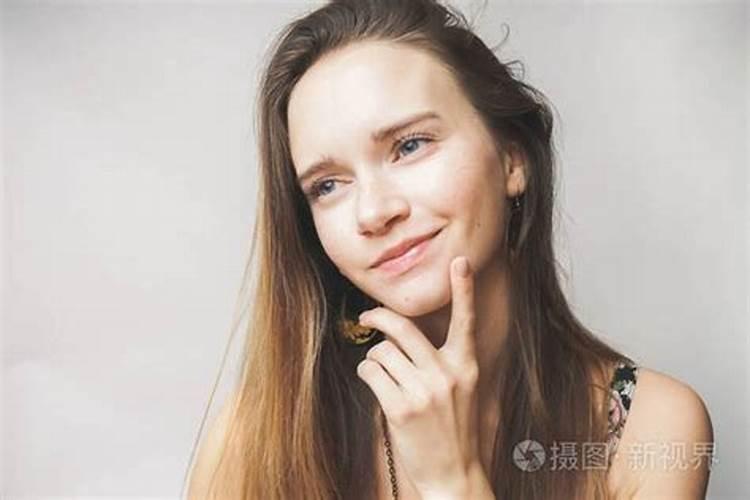 梦见白头发女人是什么意思