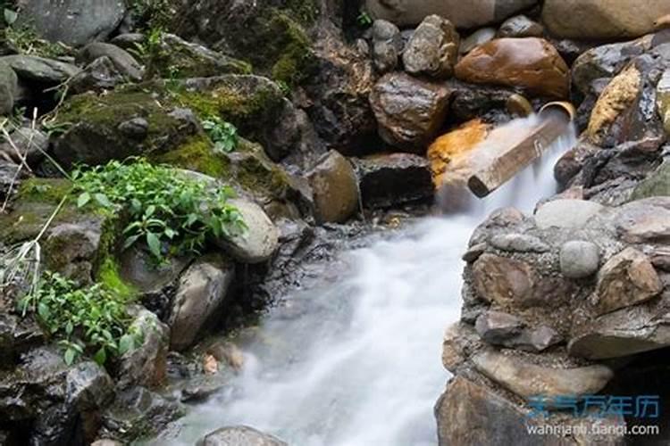 梦见河渠流水