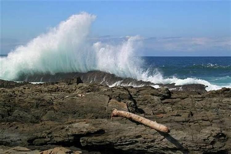 梦见海水涨潮被淹没