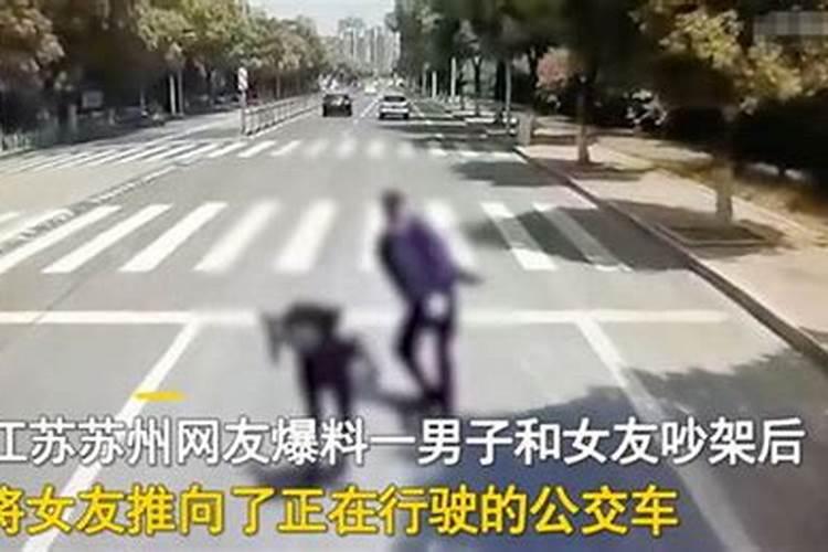 梦见死了的人跟别人吵架