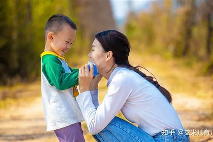 为什么孩子都粘着妈妈