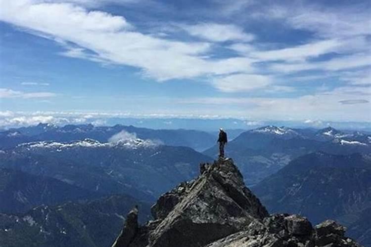 梦见从高山往下走好不好