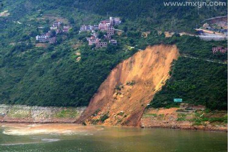 梦见山洪爆发山体垮塌