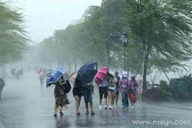 梦见狂风暴雨和洪水是什么意思