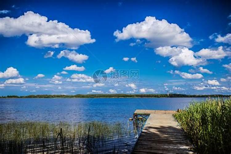 梦见湖边风景