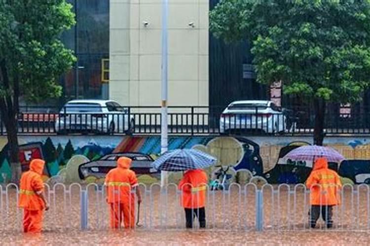 梦到下大暴雨发大洪水