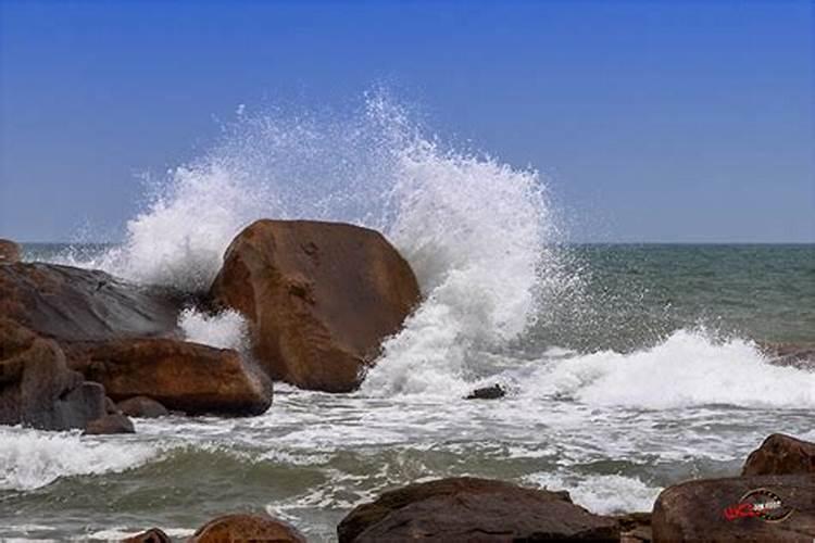 梦见大海潮起潮落汹涌澎湃什么意思