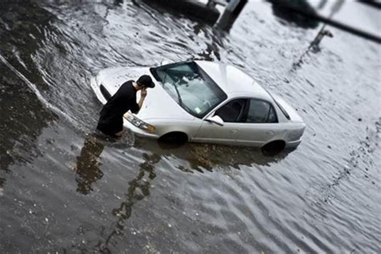 梦见发大水道路被淹了