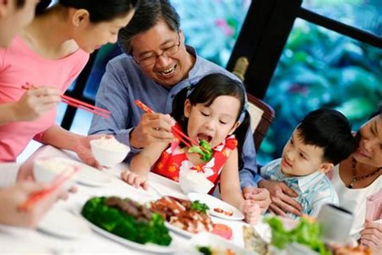 除夕吃饭前祭神