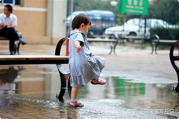 梦见和孩子淋雨了什么意思