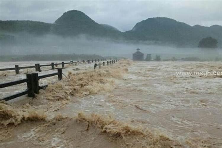 梦见涨洪水淹没了道路什么预兆