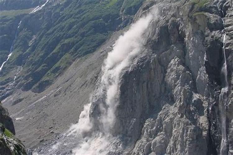 我梦见大山滑坡好不好