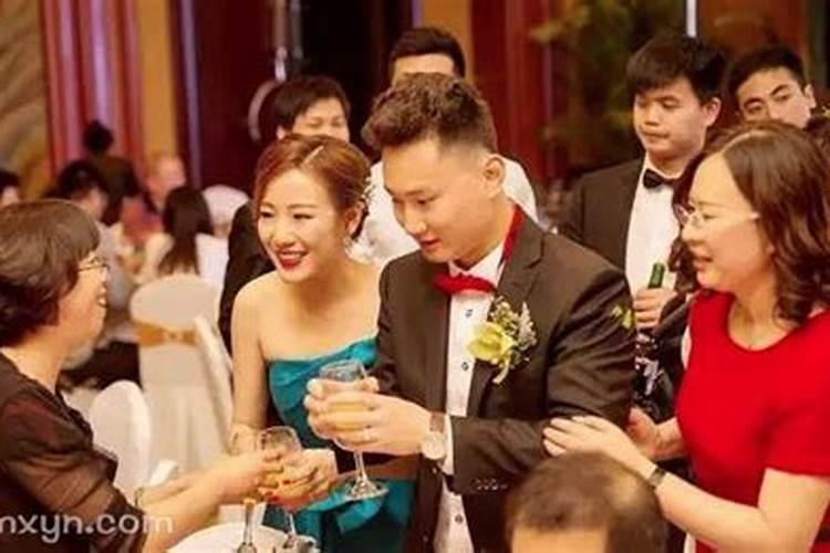 梦见别人结婚吃酒席是什么预兆