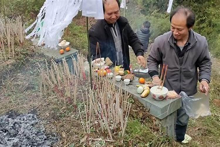 清明节期间怎样上坟祭拜