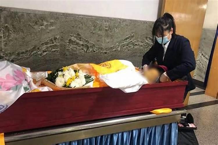 梦到在殡仪馆看到很多死人什么意思